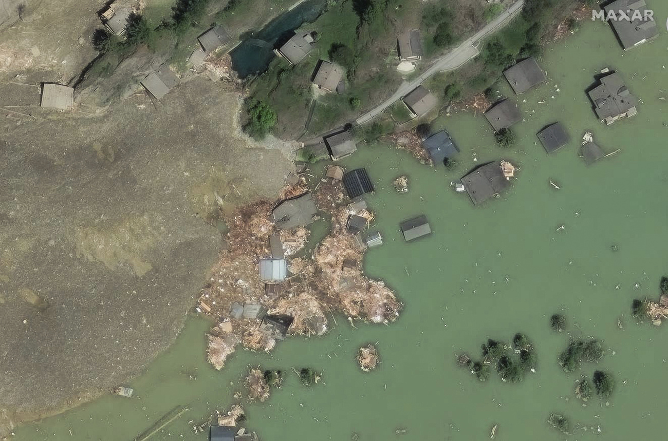 Imagen satelital del pueblo suizo de Blatten, en el cantón de Valais, que quedó sepultado bajo rocas, hielo y otros escombros el 28 de mayo de 2025.